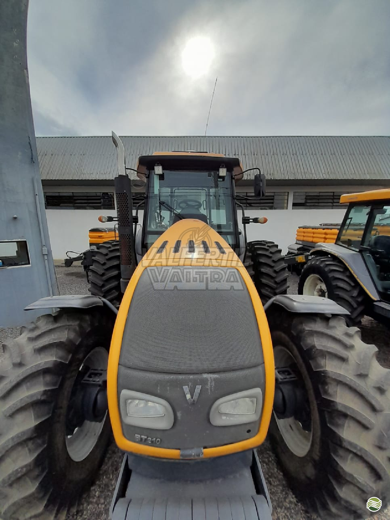 TRATOR VALTRA VALTRA BT 210 Tração 4x4 Valfértil Máquinas Agrícolas - Valtra MAFRA SANTA CATARINA SC